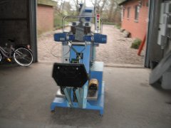 Skinning machine